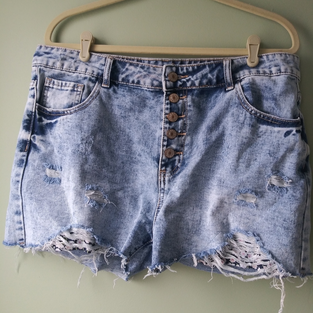 Fricken Cute Jean Shorts!